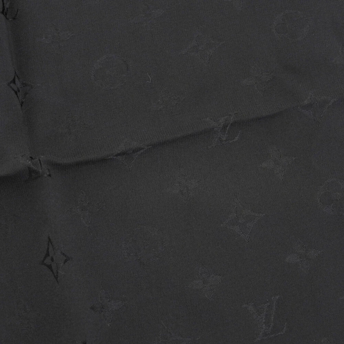 Pre-Owned Louis Vuitton   monogram scarf silk black (Like New)