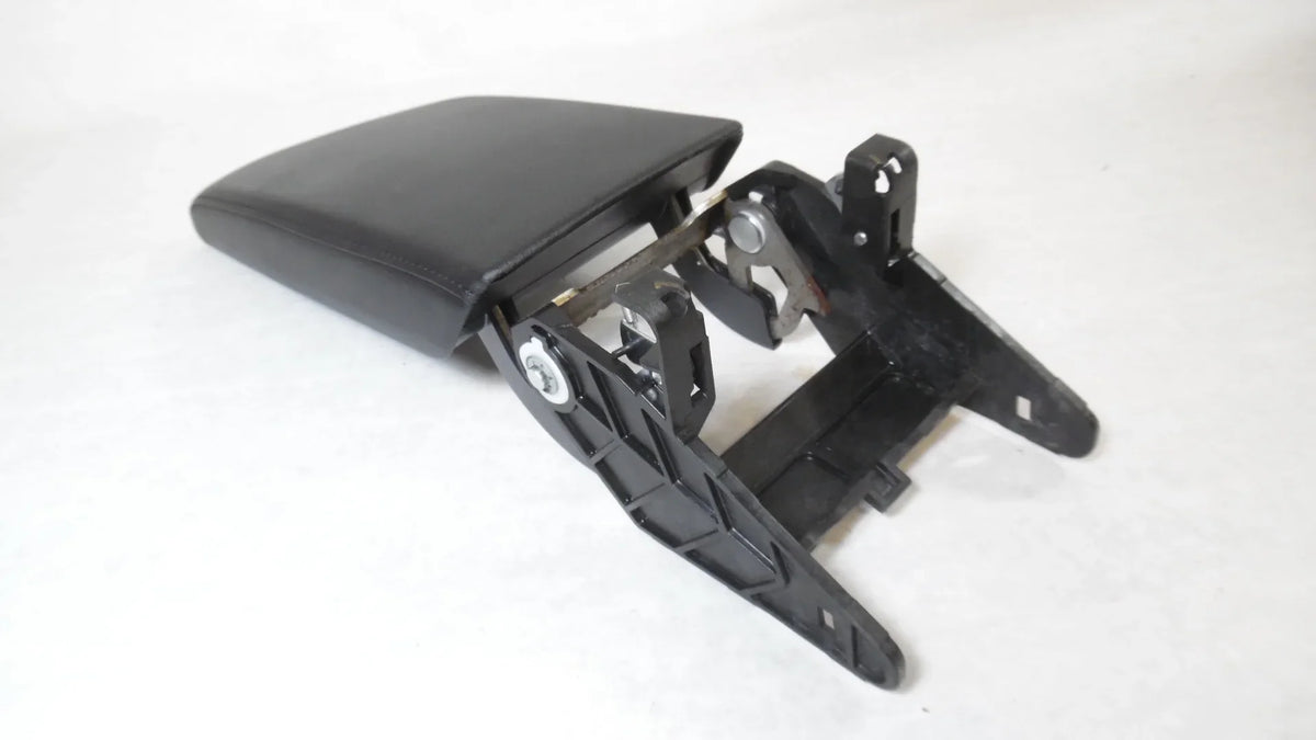 Pre-Owned 2019 2020 2021 Volkswagen Jetta Center Floor Console Lid Armrest Black  (Good)